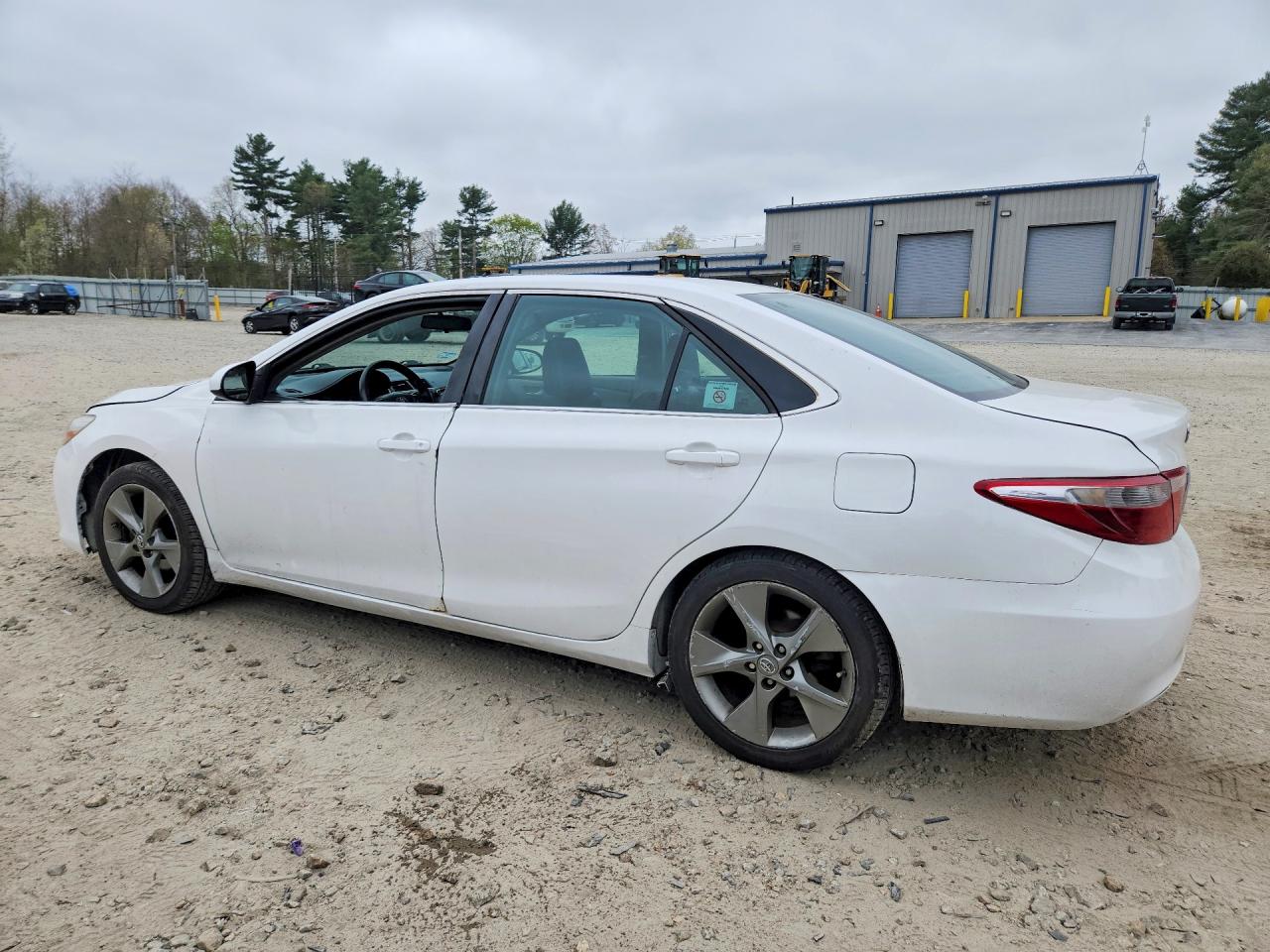2015 Toyota Camry sola VIN 4T1BD1FK4FU143753 photo 2