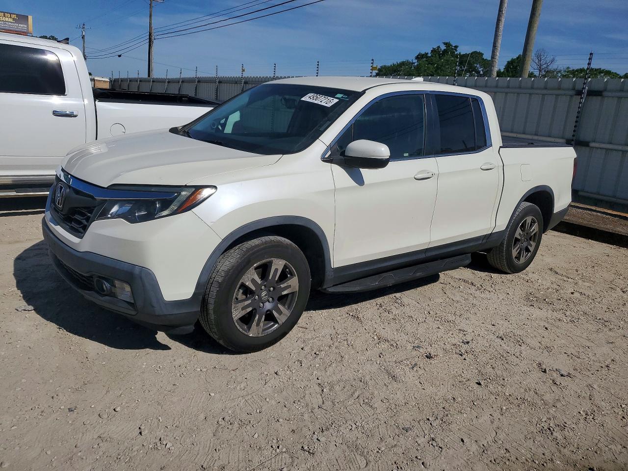 2017 Honda Ridgeline VIN 5FPYK3F67HB039361 photo 1