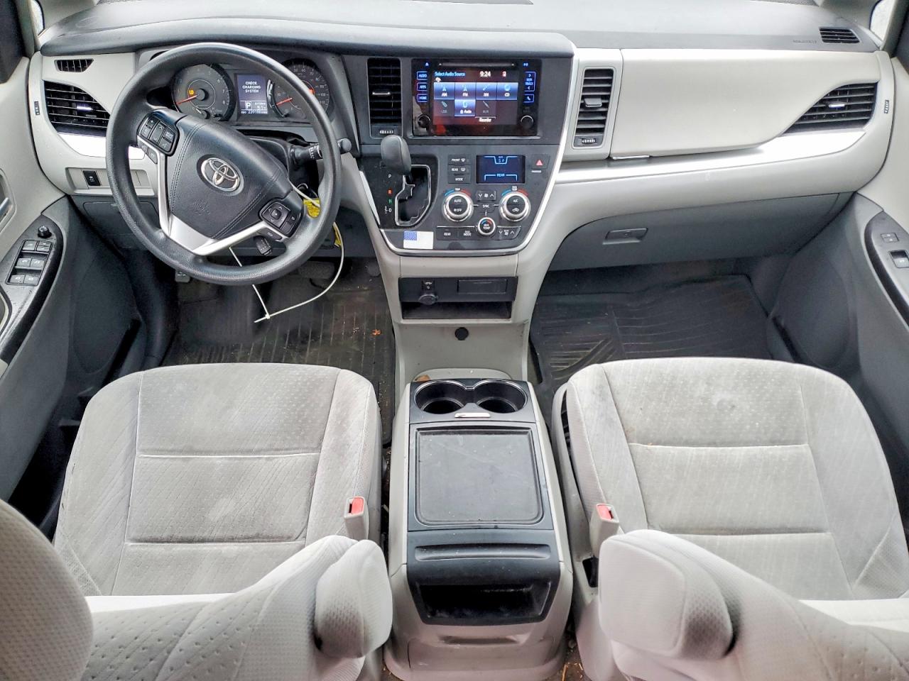 2017 TOYOTA Sienna VIN 5TDKZ3DC6HS782155 photo 8