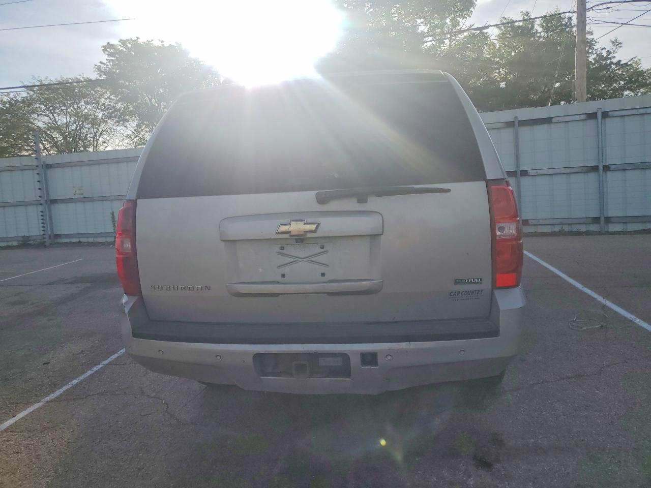 2009 Chevrolet Suburban VIN 1GNFK26309R135433 photo 6