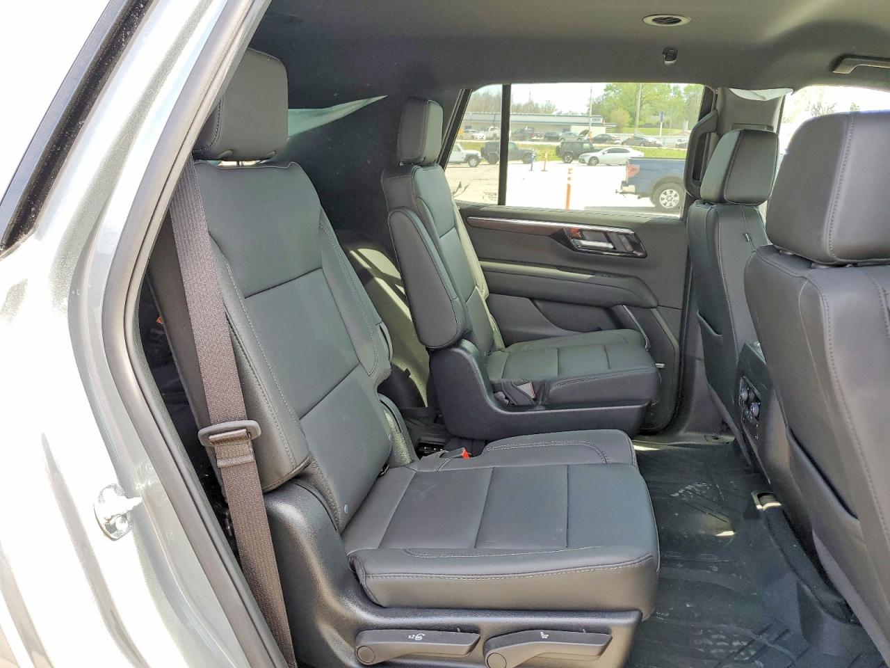 2026 Chevrolet Tahoe VIN 1GNS6NKD1TR121633 photo 11