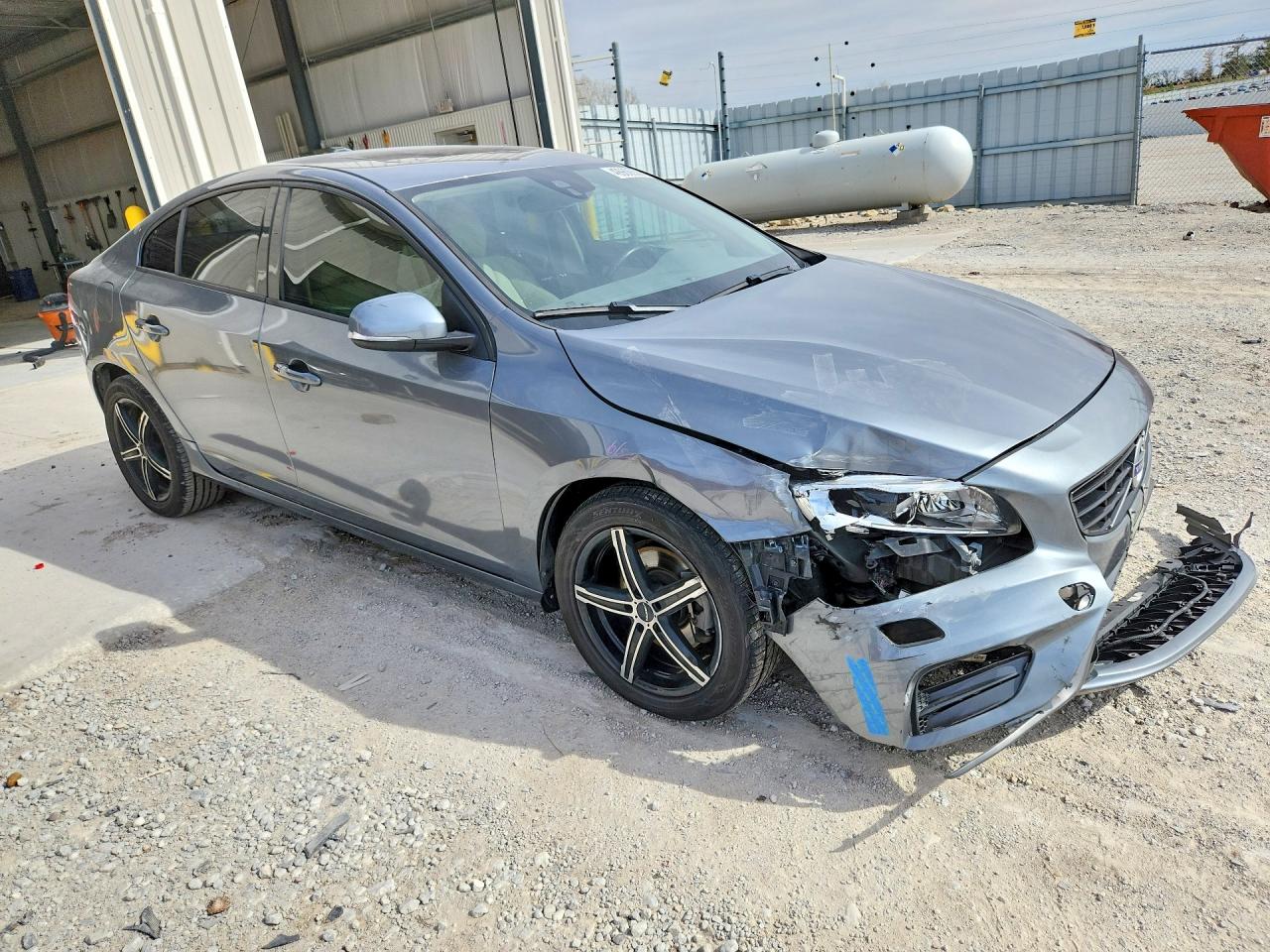 2017 Volvo S60 VIN YV126MFL8H2432247 photo 4