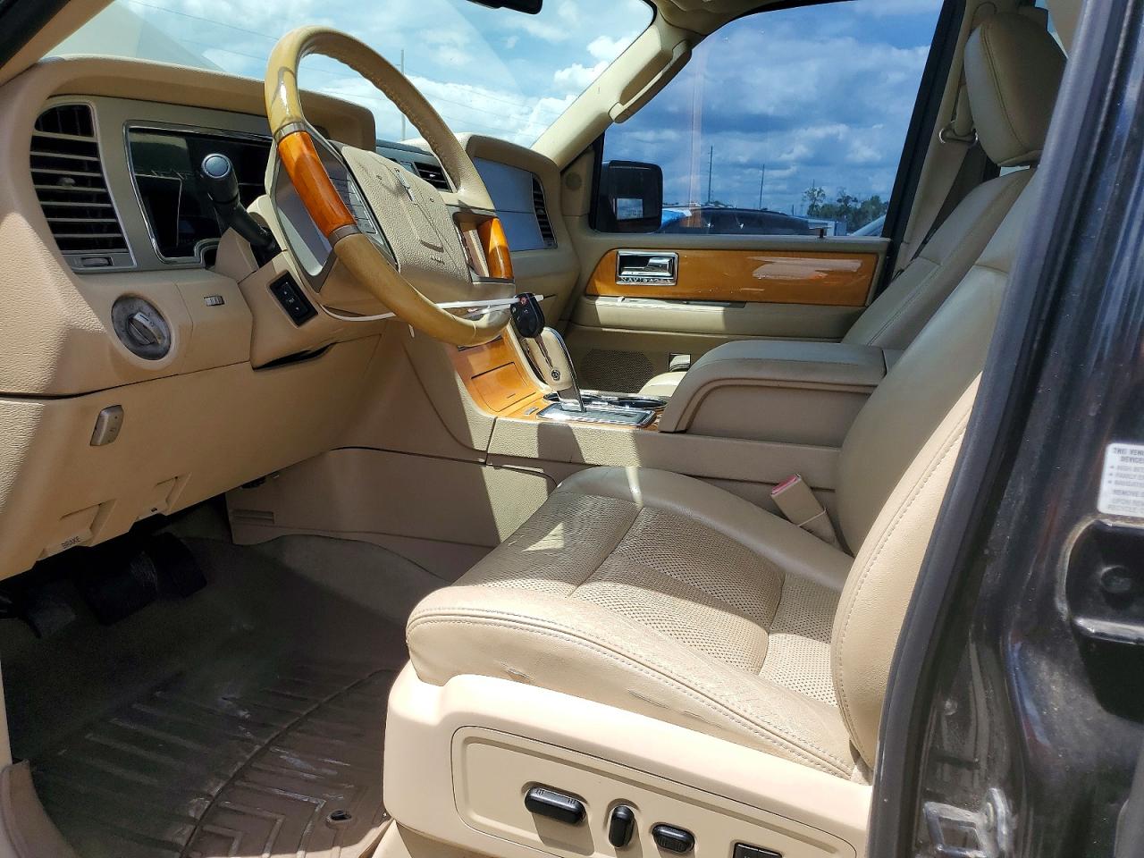 2010 Lincoln Navigator VIN 5LMJJ2H57AEJ10778 photo 7