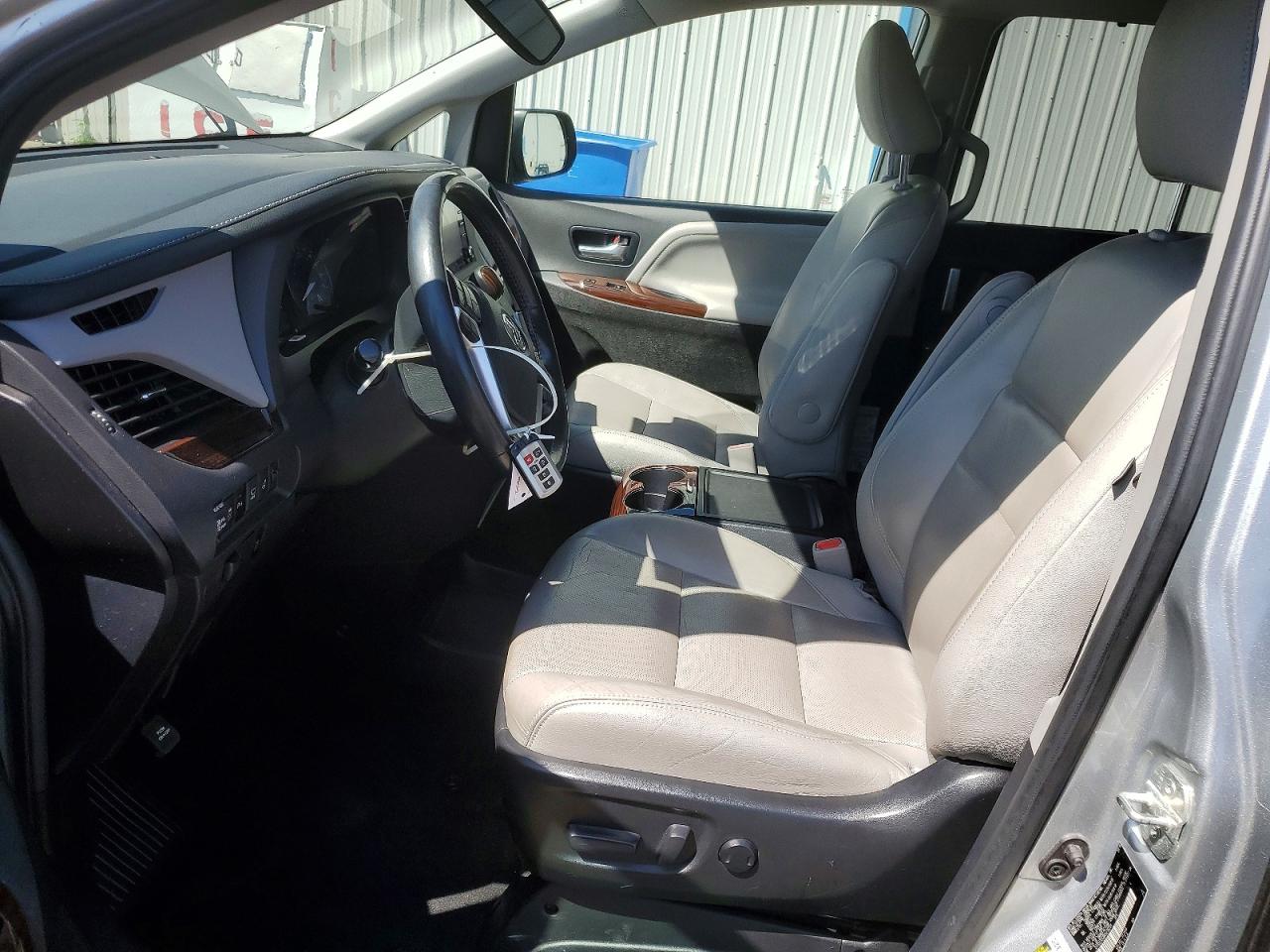 2019 Toyota Sienna VIN 5TDDZ3DC6KS216254 photo 7