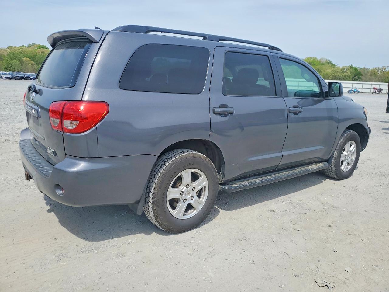 2016 Toyota Sequoia VIN 5TDBY5G15GS137908 photo 3