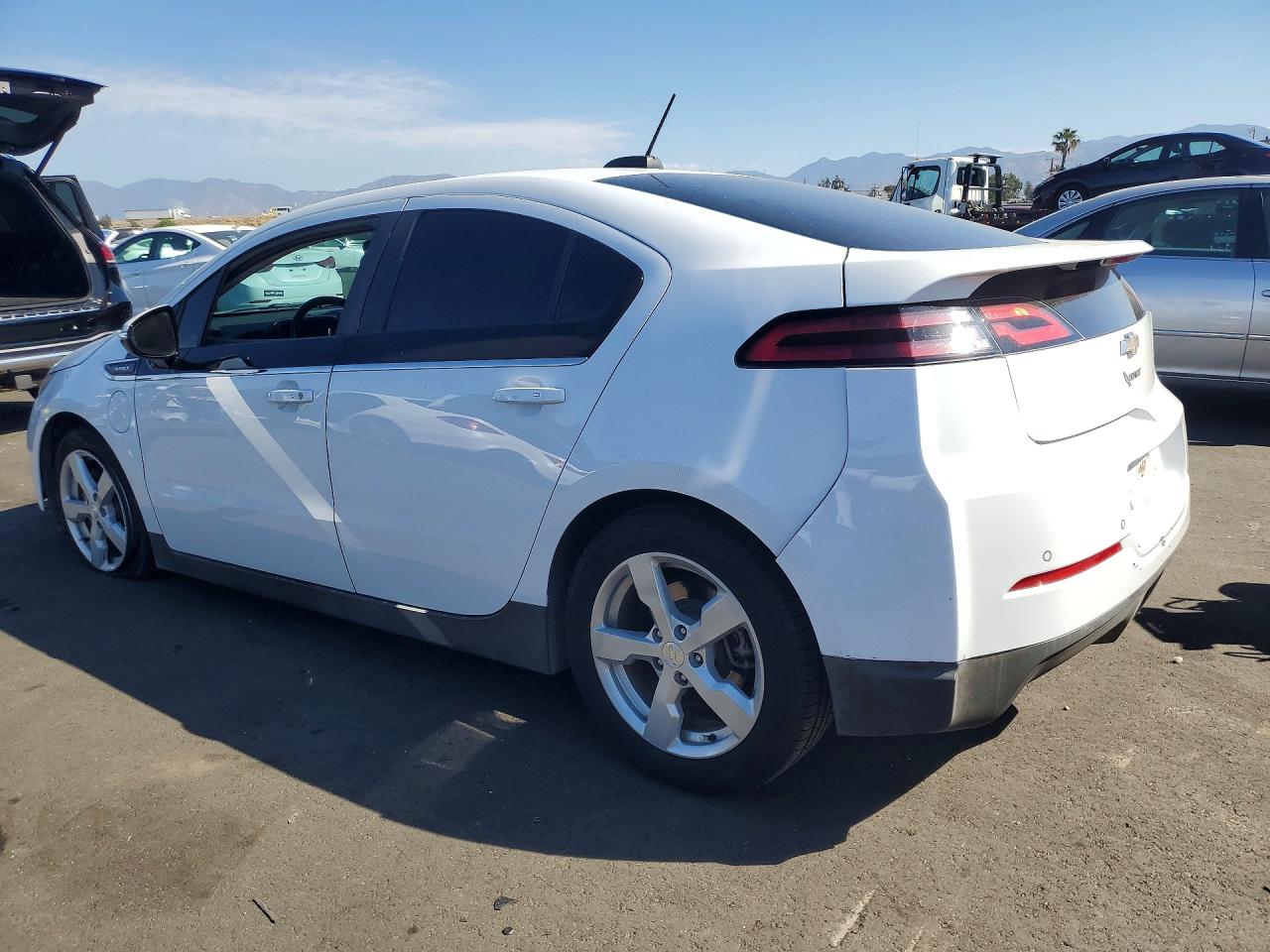 2015 CHEV Volt VIN 1G1RC6E46FU134972 photo 2