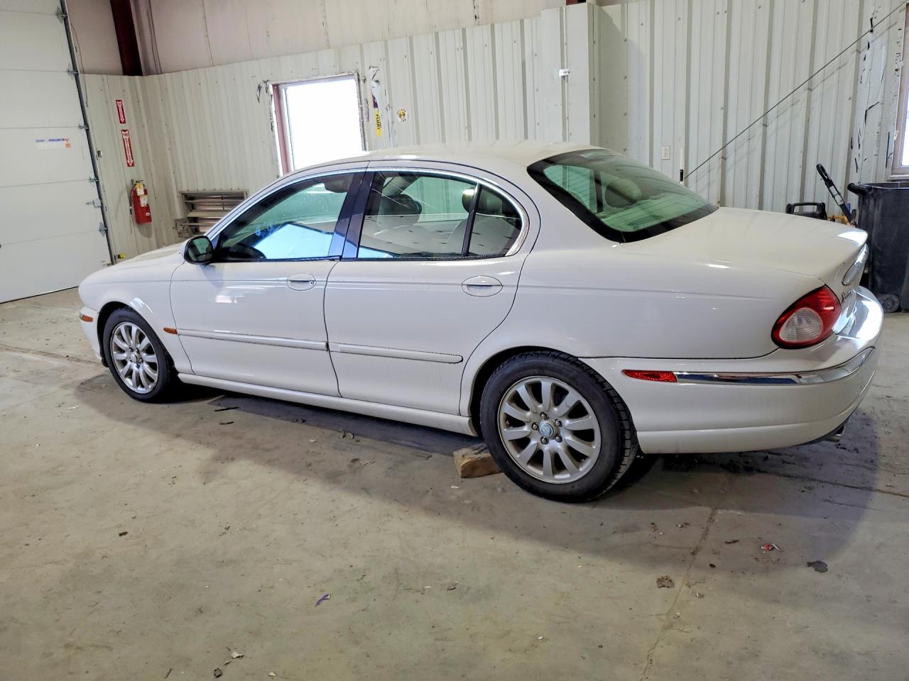 2003 Jaguar X type VIN SAJEA51D03XD22994 photo 2