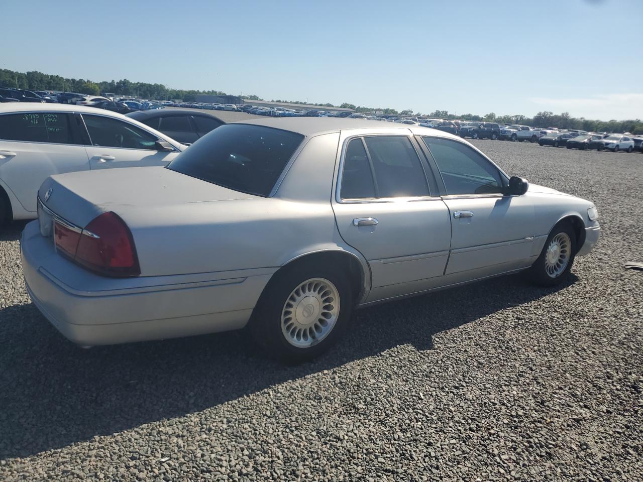 2000 MERCURY Grmarquis VIN 2MEFM75W7YX655319 photo 3