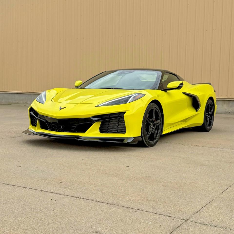 2024 Chevrolet Corvette VIN 1G1YA3D44R5102702 photo 2