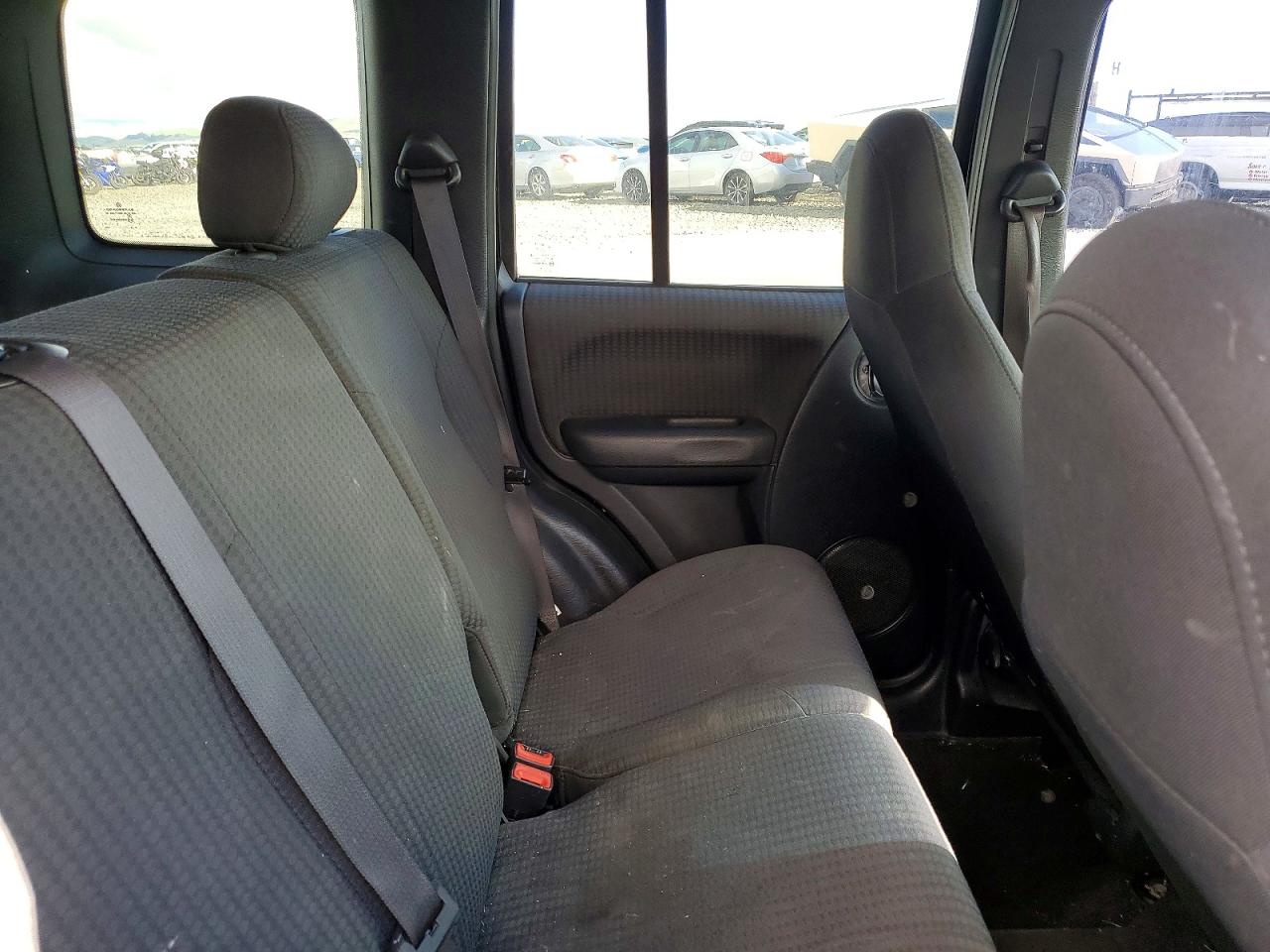 2002 JEEP Liberty VIN 1J4GL48K22W274183 photo 11