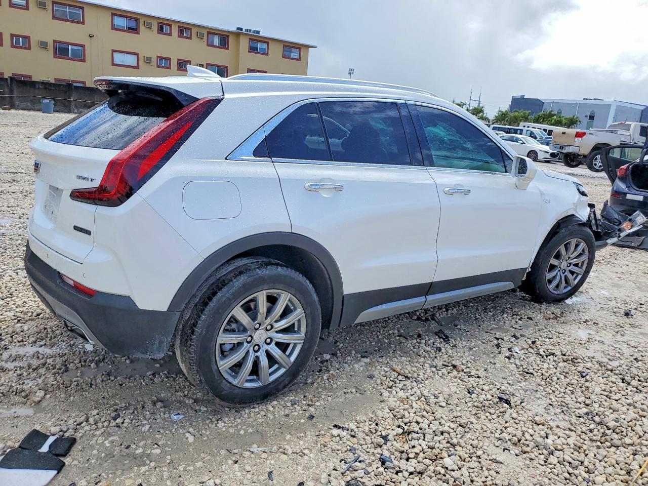 2020 Cadillac Xt4 VIN 1GYFZCR47LF076253 photo 3