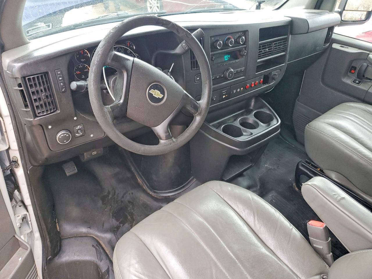2014 Chevrolet Express VIN 1GCWGFCB6E1126256 photo 8