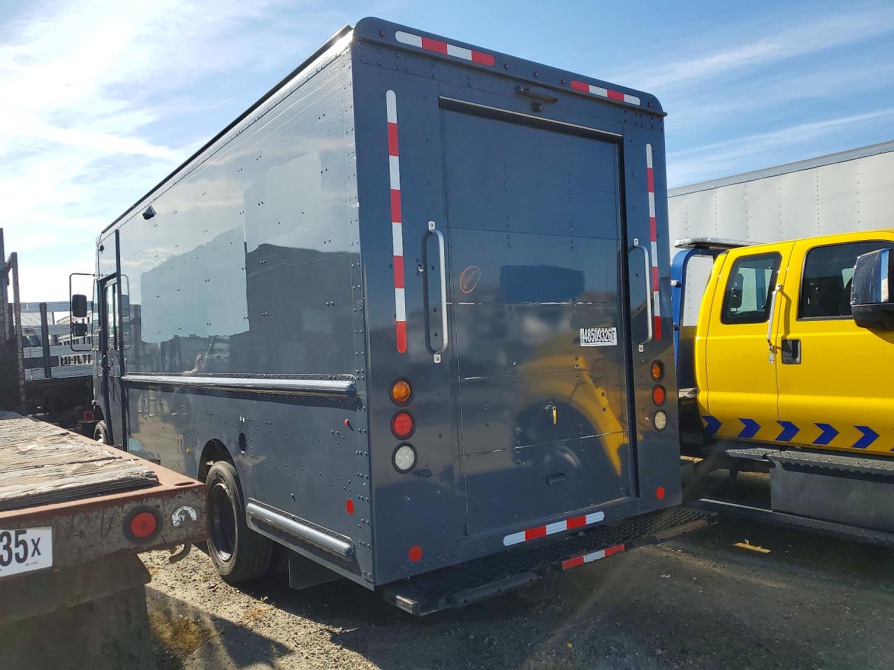 2021 FREIGHTLINER All other VIN 4UZAC2GA5MCMM9485 photo 2