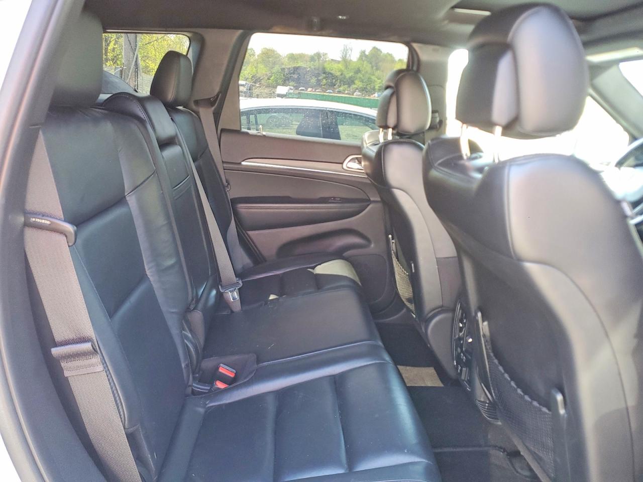 2020 Jeep Cherokee VIN 1C4RJEBG8LC318298 photo 11