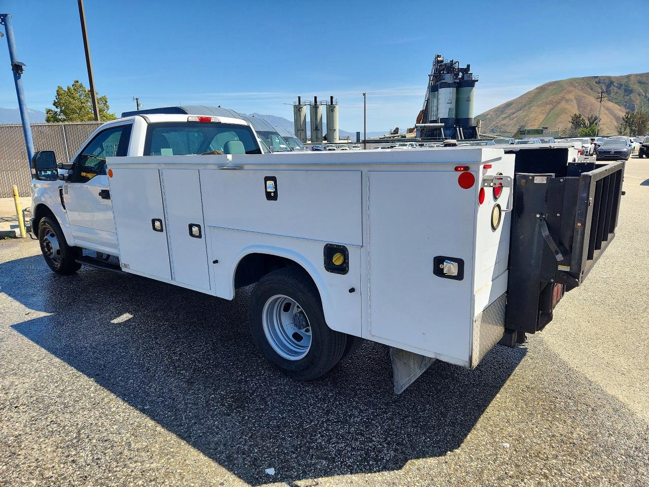 2017 Ford F350 VIN 1FDRF3G62HEC47452 photo 2
