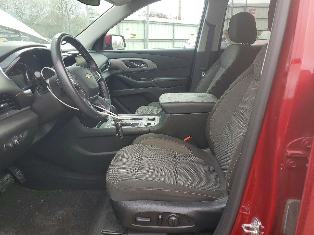 2018 Chevrolet Traverse VIN 1GNEVGKW6JJ140588 photo 7