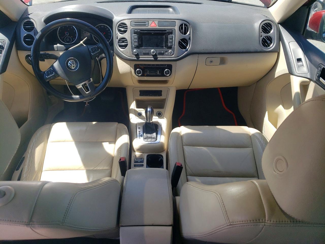 2011 Volkswagen Tiguan VIN WVGAV7AX2BW000832 photo 8