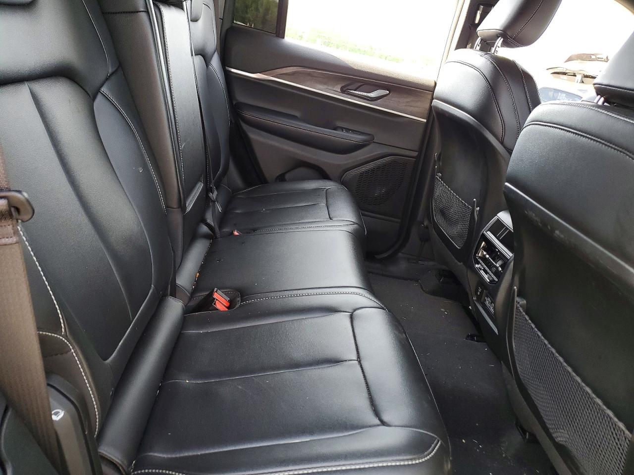 2025 Jeep Cherokee VIN 1C4RJGBG8SC287371 photo 11