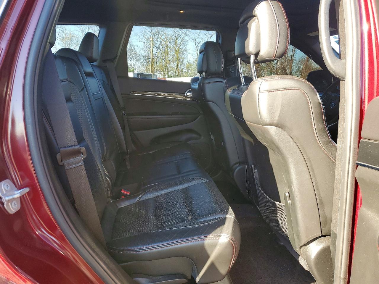 2018 Jeep Cherokee VIN 1C4RJFLG4JC230043 photo 11