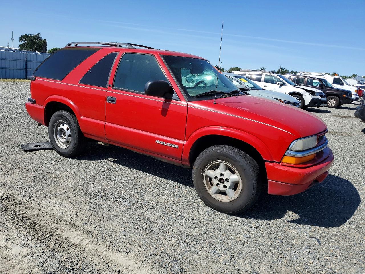 2000 CHEV Blazer VIN 1GNCT18W7YK166591 photo 4