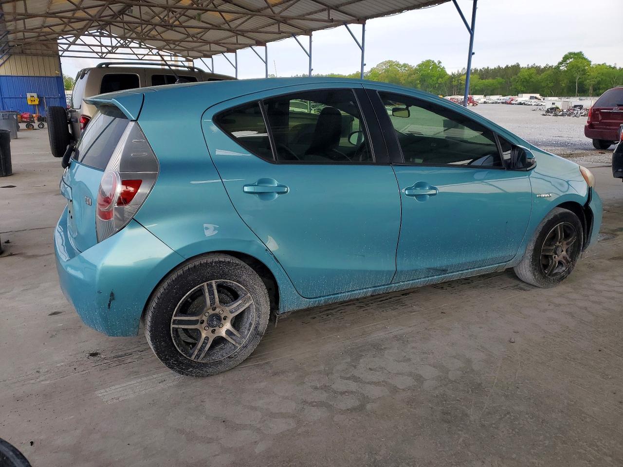 2014 Toyota Prius c on VIN JTDKDTB3XE1079250 photo 3