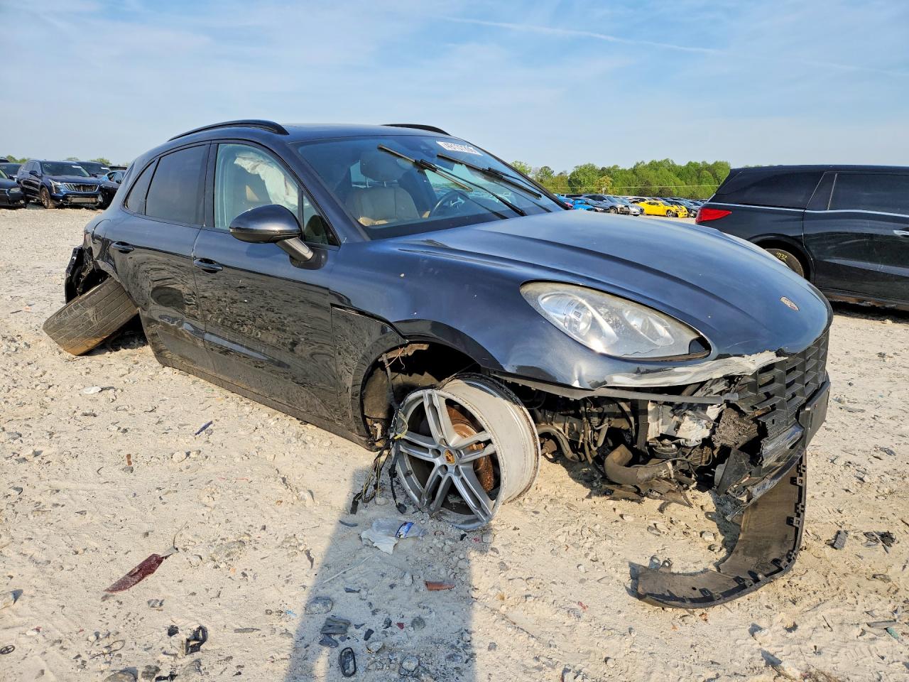 2017 Porsche Macan VIN WP1AA2A56HLB04749 photo 4