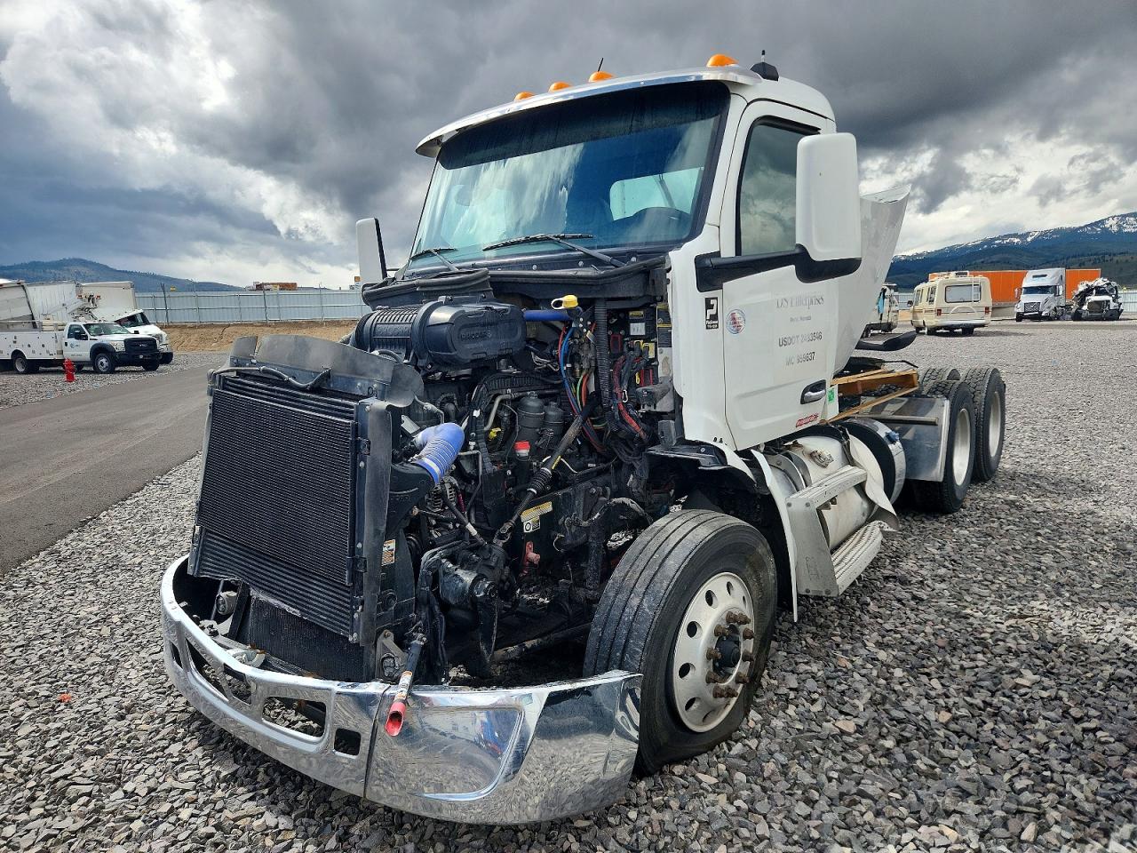 2022 PETERBILT All other VIN 1XPBDP9X8ND813011 photo 2