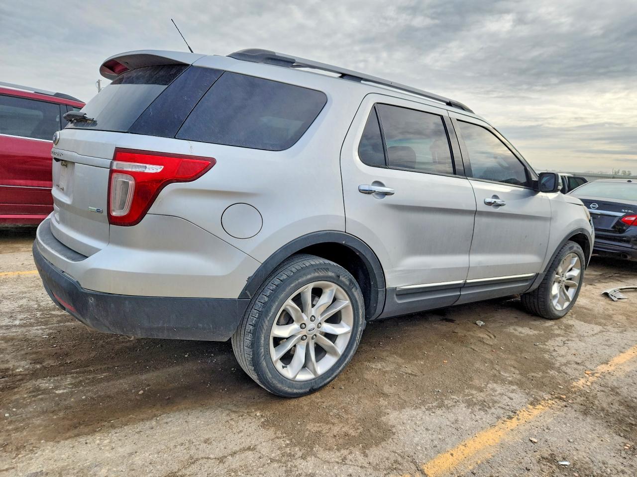 2015 Ford Explorer VIN 1FM5K8F81FGC24675 photo 3