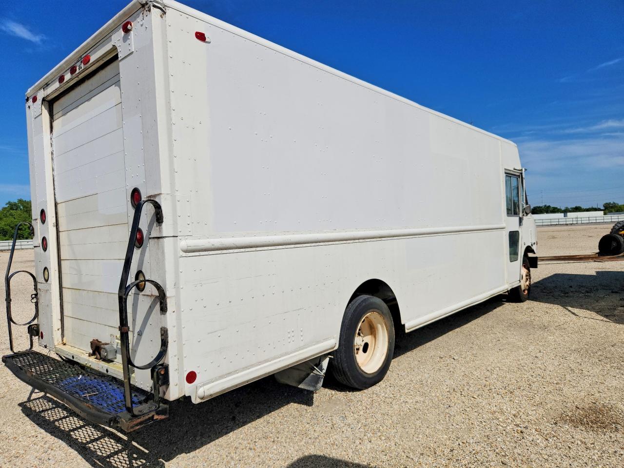 2007 FREIGHTLINER All other VIN 4UZAARCP47CZ28381 photo 3