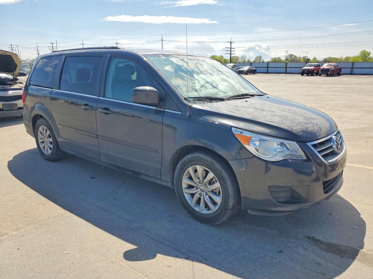 2012 Volkswagen All models VIN 2C4RVABG2CR294133 photo 4