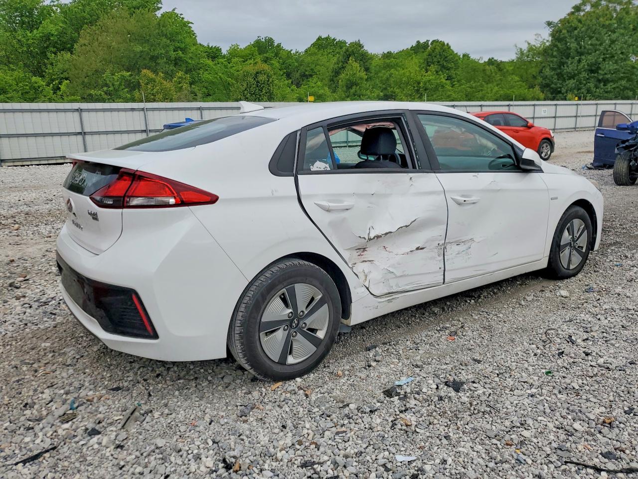 2018 Hyundai Ioniq VIN KMHC65LC0JU076337 photo 3