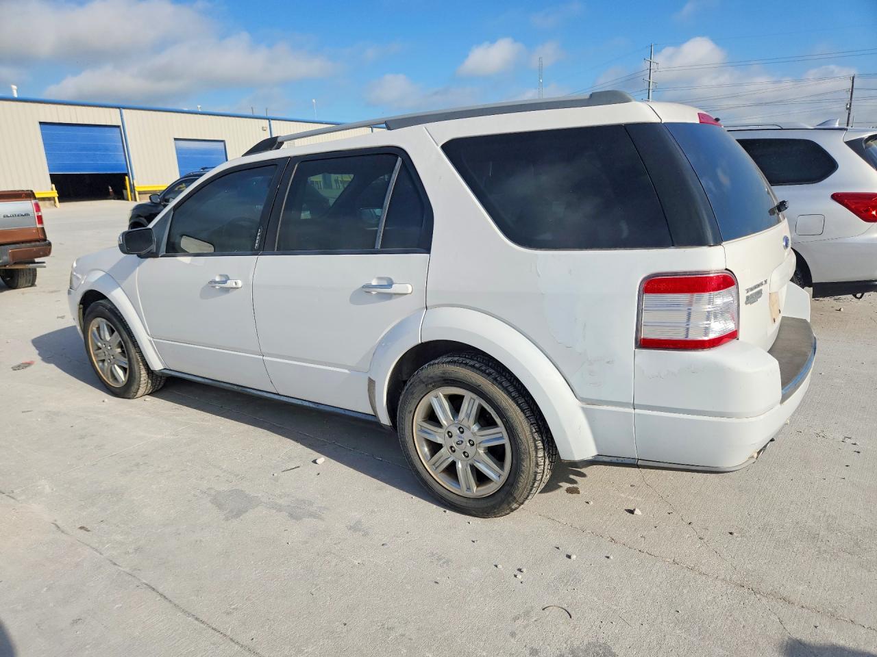 2008 Ford Taurus VIN 1FMDK03W68GA10400 photo 2