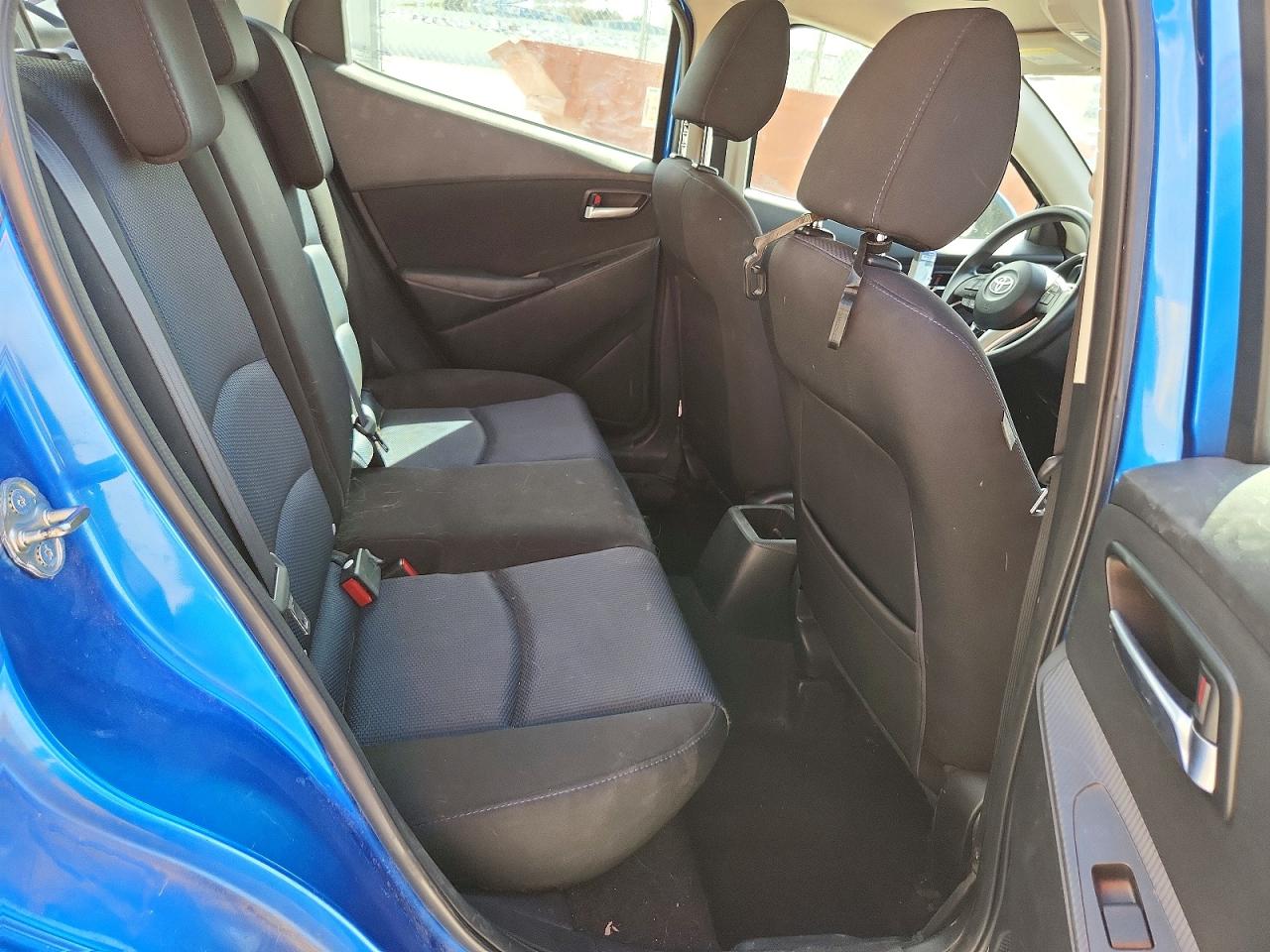 2017 Toyota Yaris VIN 3MYDLBYV1HY185392 photo 10