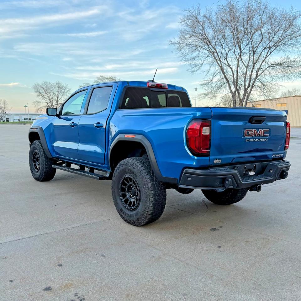 2024 GMC Canyon VIN 1GTP6EEK5R1230788 photo 3