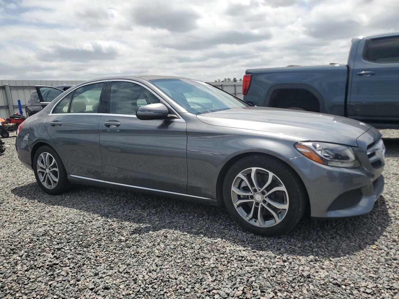 2017 Mercedes-Benz C class VIN 55SWF4JB7HU202975 photo 4