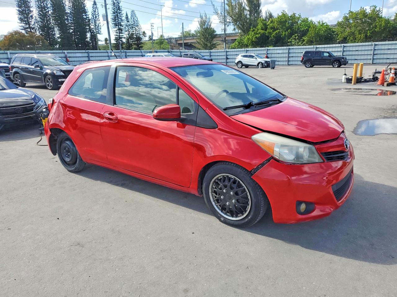 2014 Toyota Yaris VIN JTDJTUD37ED578779 photo 4