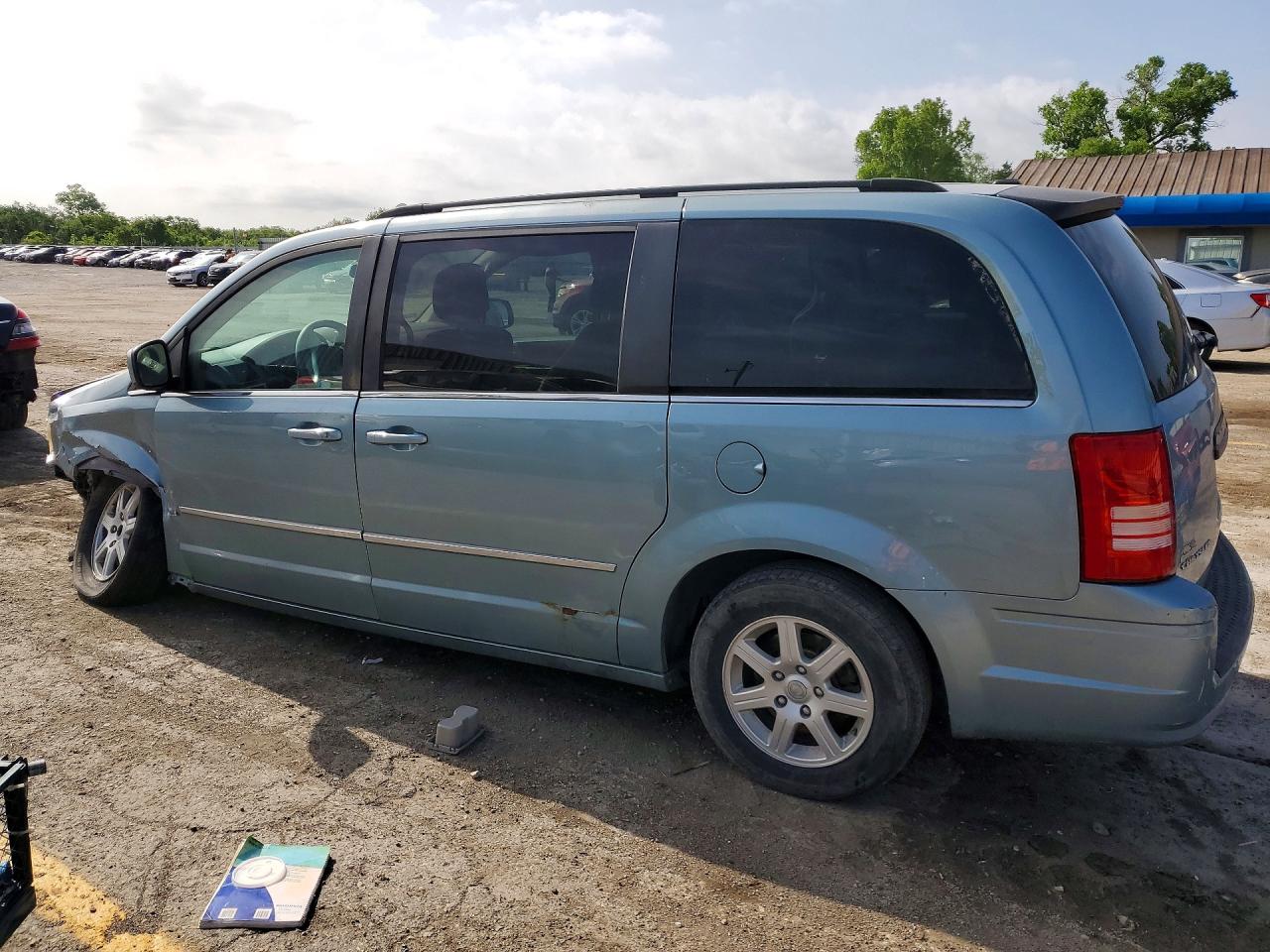 2010 Chrysler Minivan VIN 2A4RR5D18AR492405 photo 2