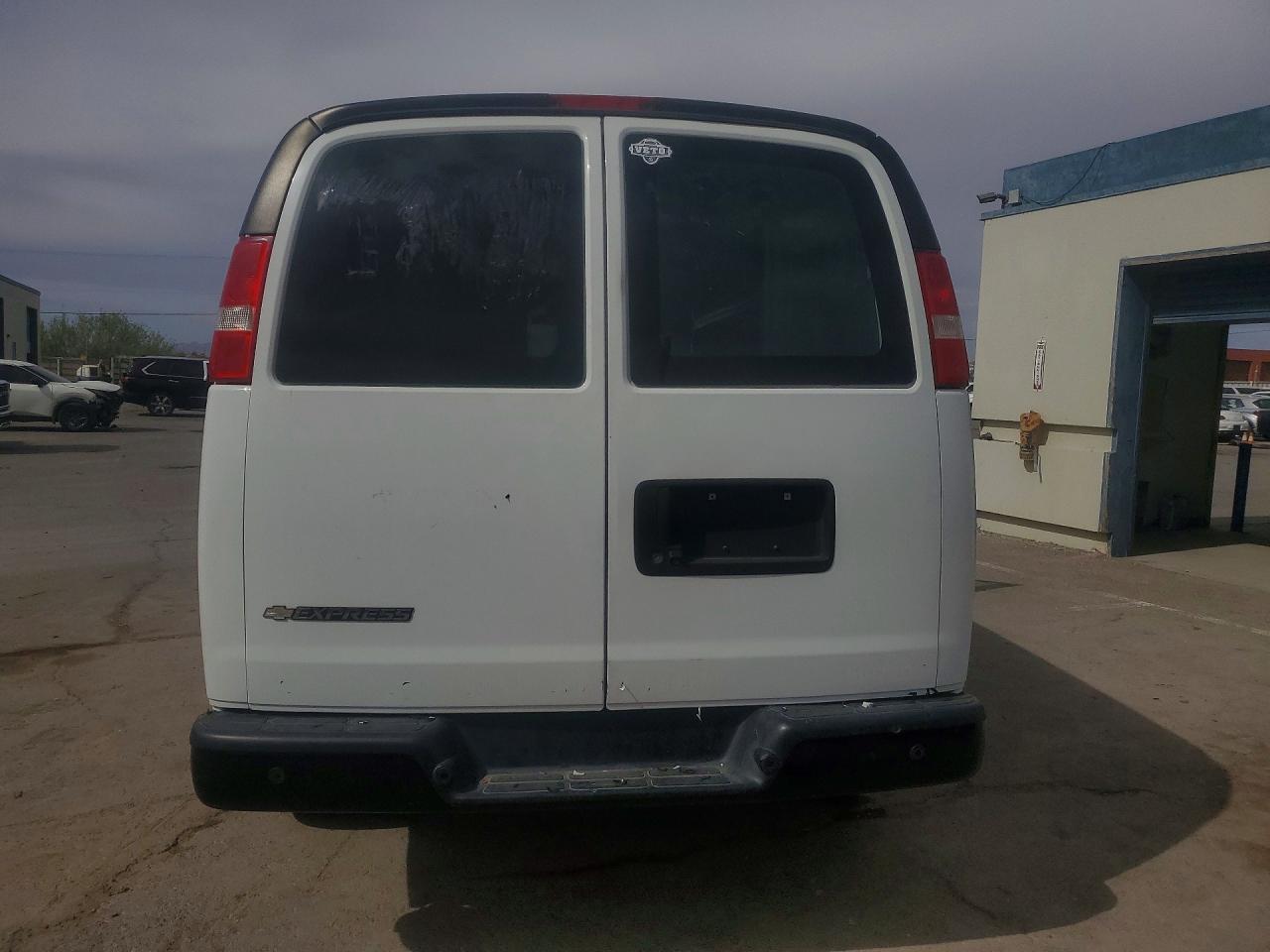 2019 CHEV Express VIN 1GCWGAFP3K1372428 photo 6