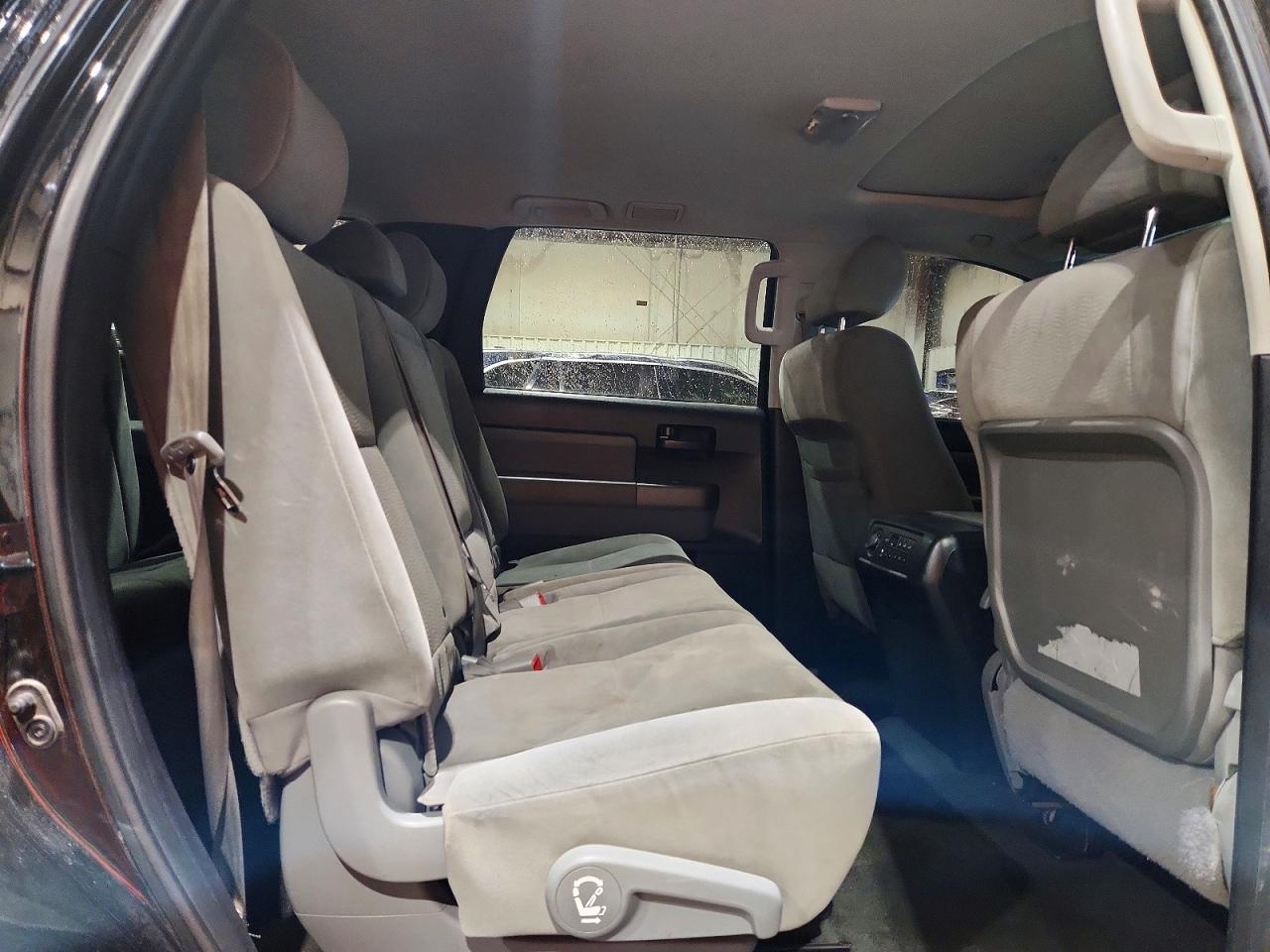 2013 Toyota Sequoia VIN 5TDBW5G1XDS076749 photo 11
