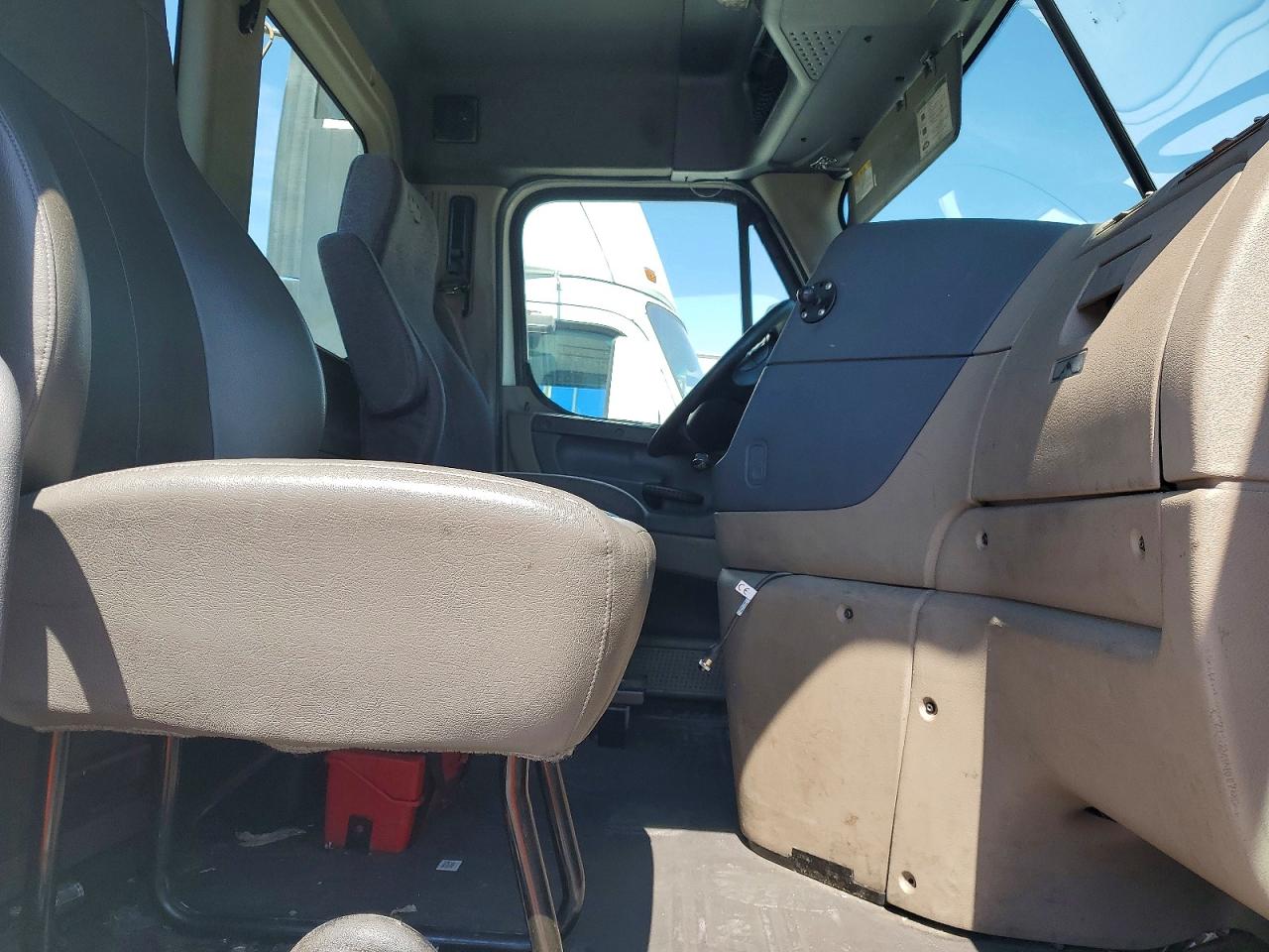 2016 FREIGHTLINER All other VIN 1FUBGEDV5GLHC5715 photo 5