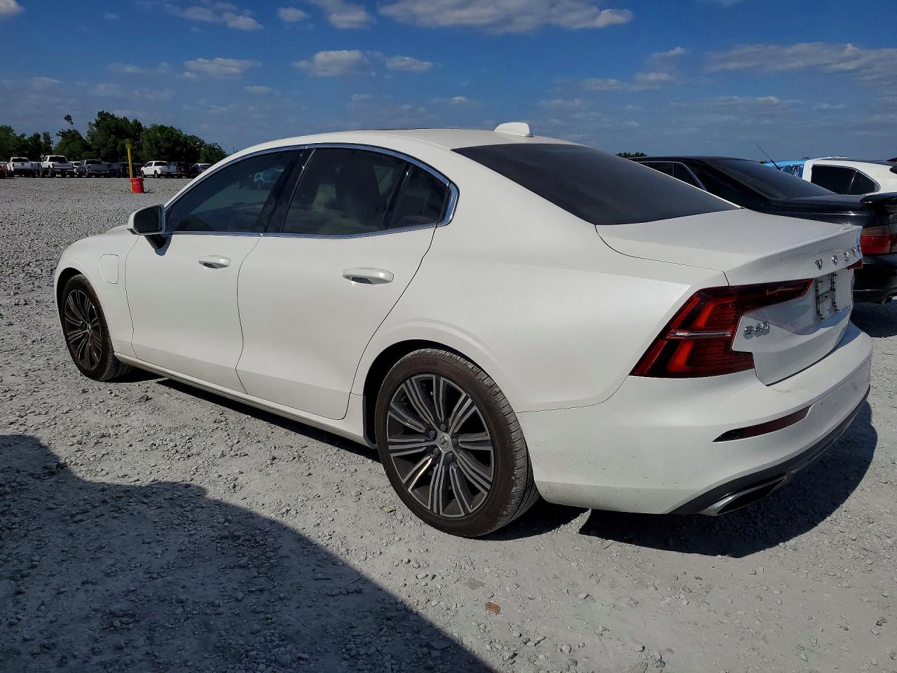 2022 Volvo S60 VIN 7JRBR0FLXNG178093 photo 2