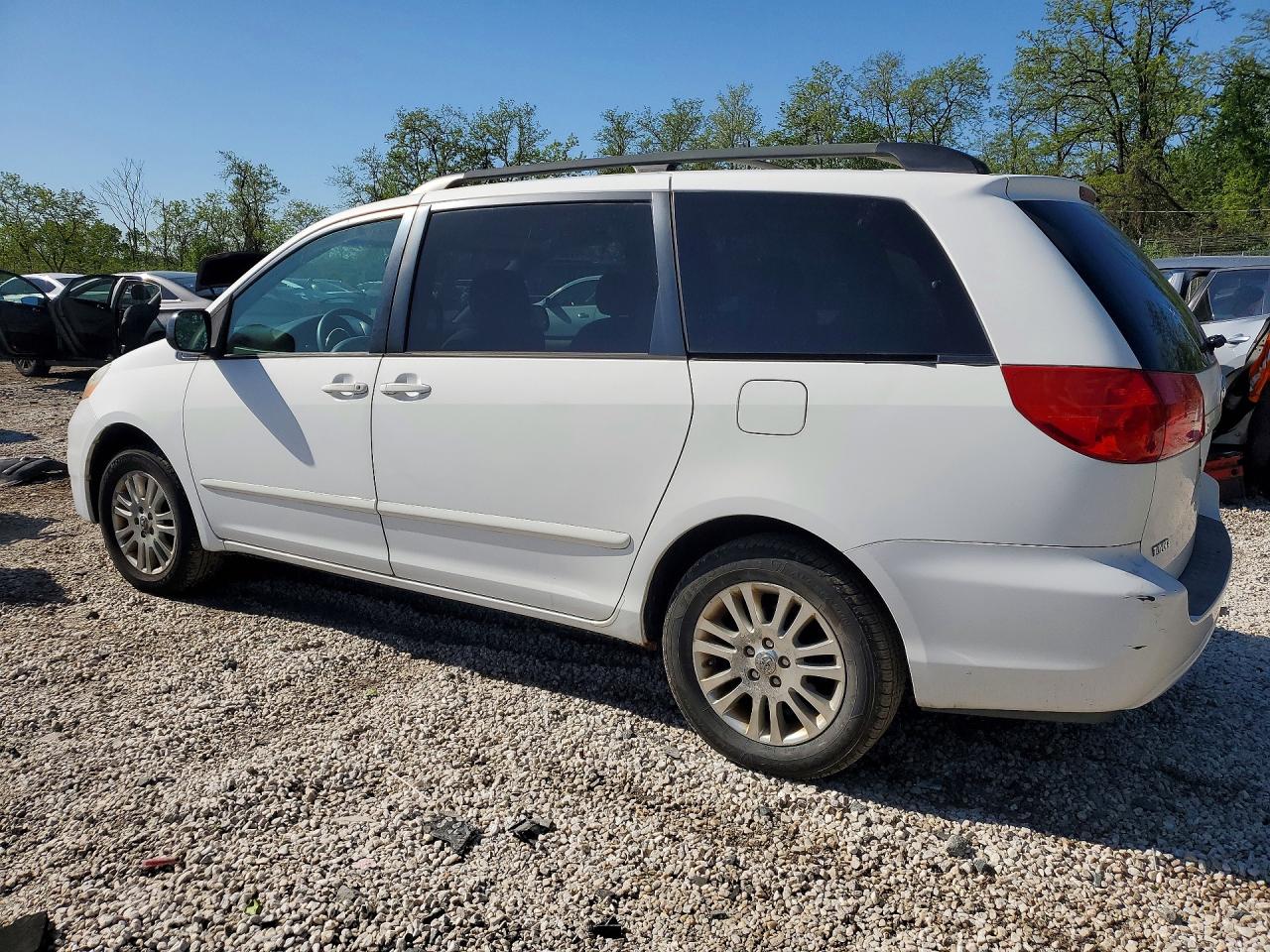 2007 TOYT Sienna VIN 5TDBK23C87S008410 photo 2