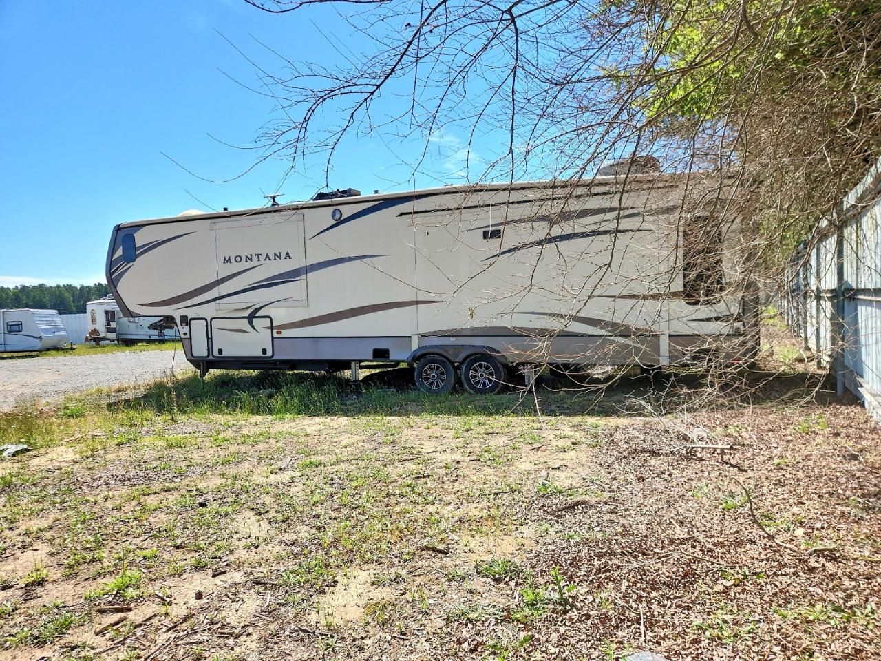 2018 KEYSTONE Montana VIN 4YDF39221J4700122 photo 3