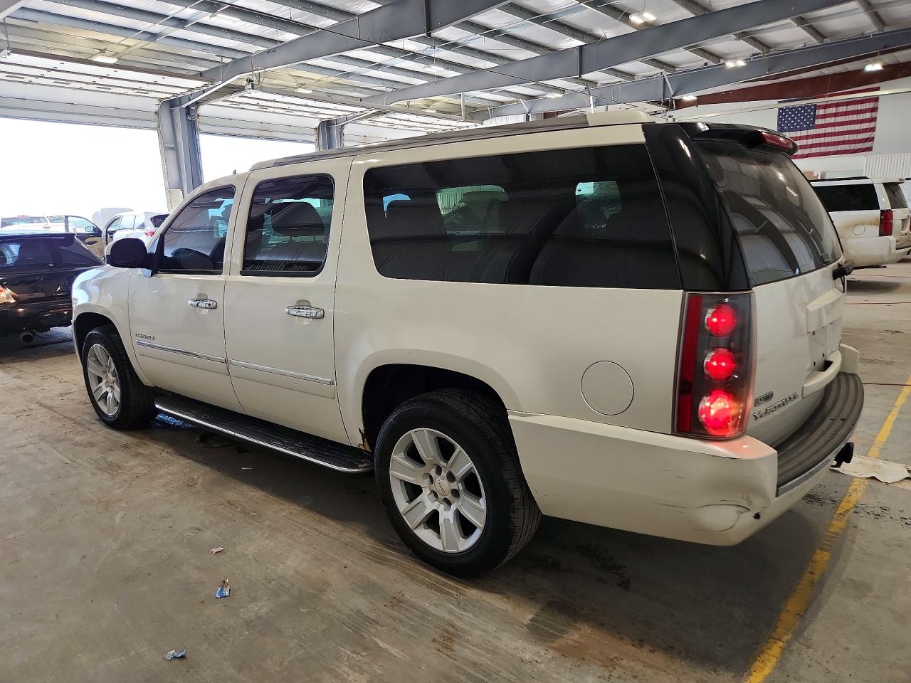 2011 GMC Yukon VIN 1GKS2MEFXBR254938 photo 2