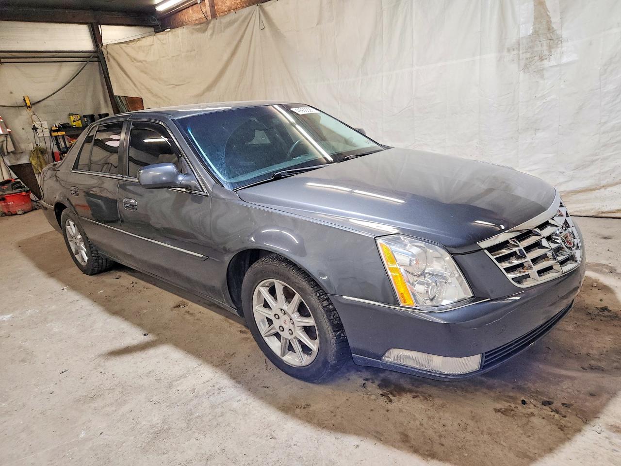 2010 Cadillac Dts VIN 1G6KD5EY2AU132831 photo 4