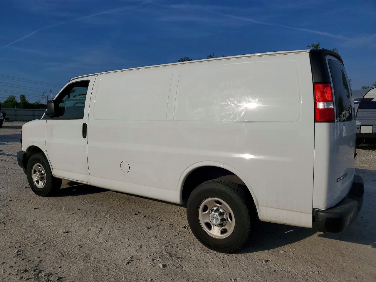 2019 CHEV Express VIN 1GCWGAFP2K1367866 photo 2