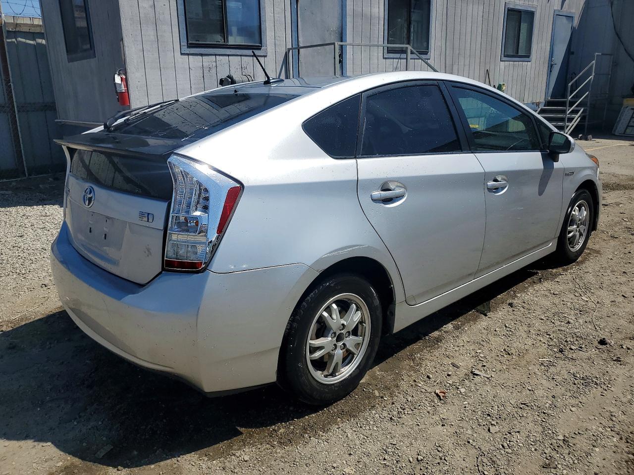 2011 Toyota Prius VIN JTDKN3DU4B0292358 photo 3