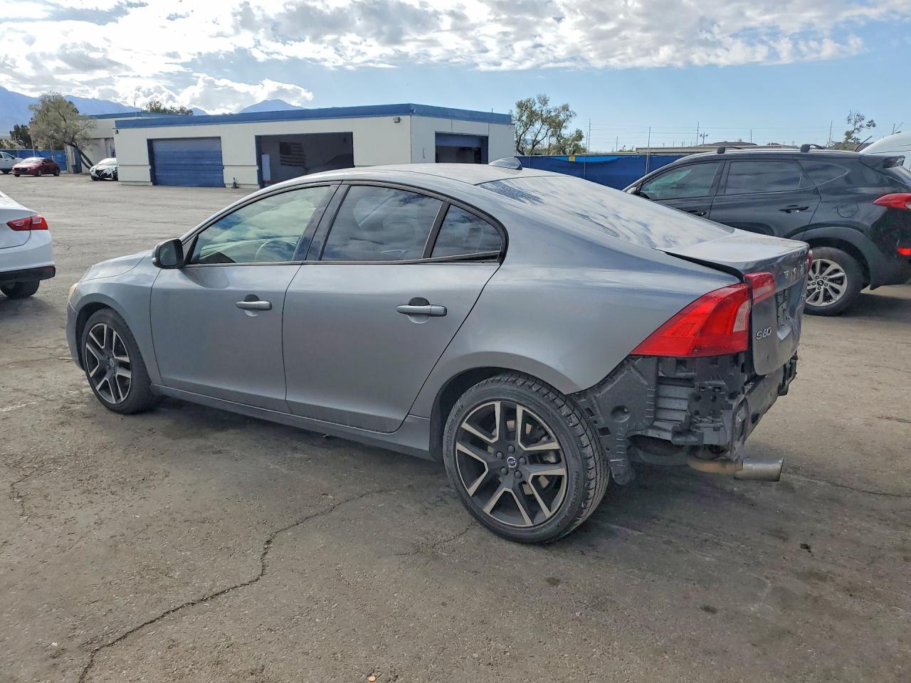 2017 Volv S60 VIN YV126MFL7H2424026 photo 2