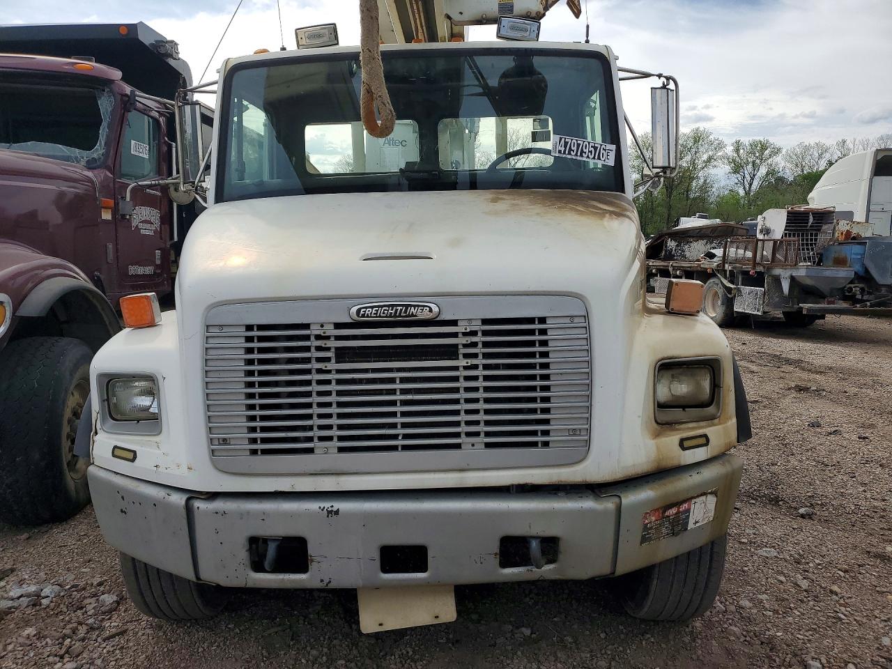 2001 FREIGHTLINER All models VIN 1FVHBXAK61HG77554 photo 5
