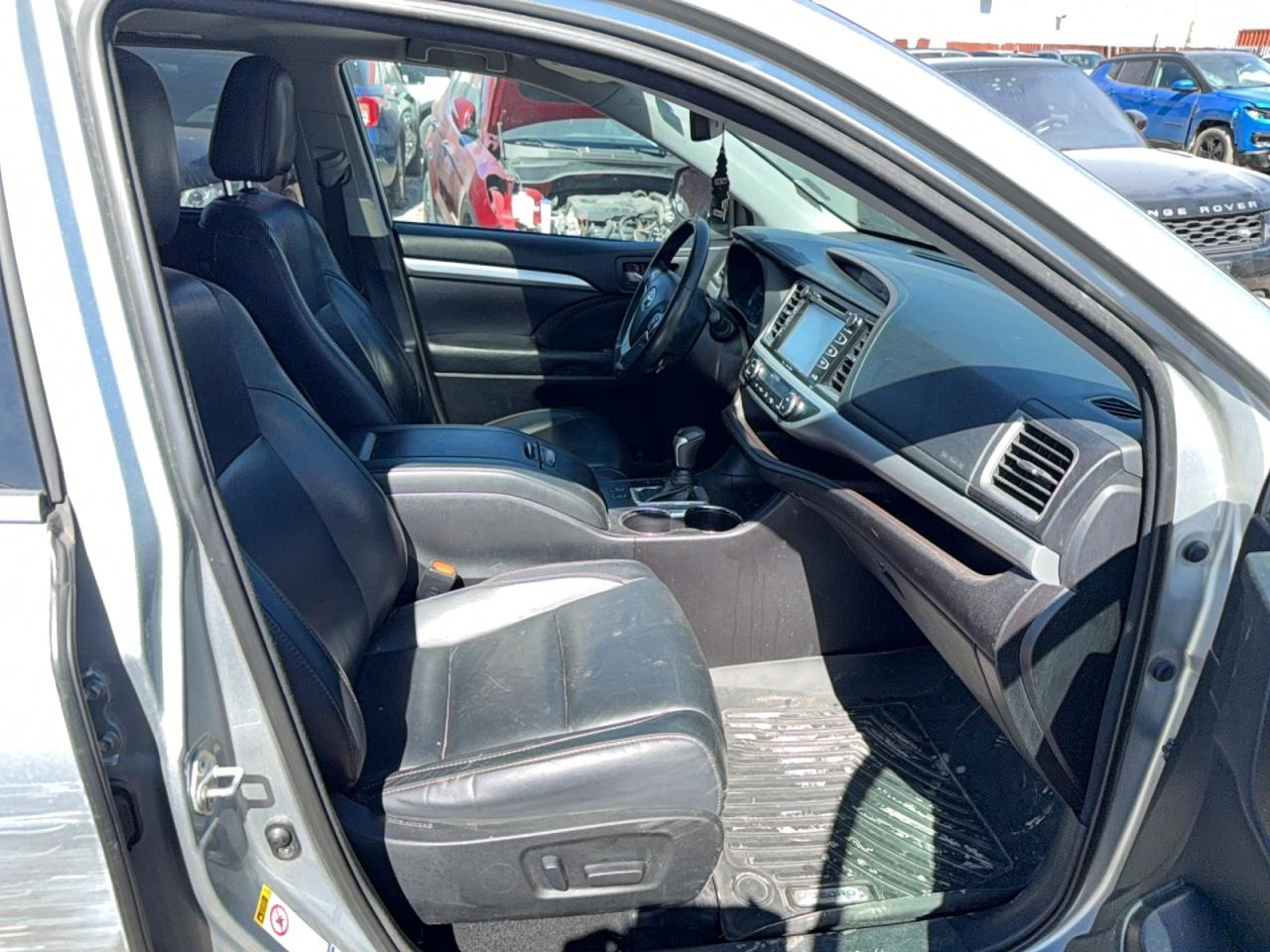 2018 Toyota Highlander VIN 5TDJGRFH6JS050207 photo 5